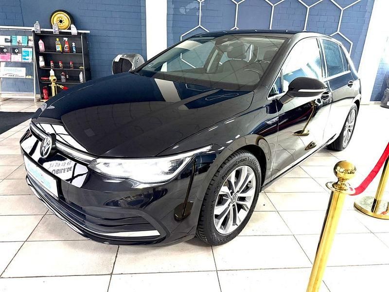 Schwarz Gebraucht 2020 VW Golf VIII Style Limousine | 19.999 € (Etwas zu teuer) - Bild 1/4