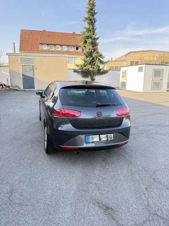 Second-hand Seat Leon 105 CP (77 kW) 2010 Gri Hatchback