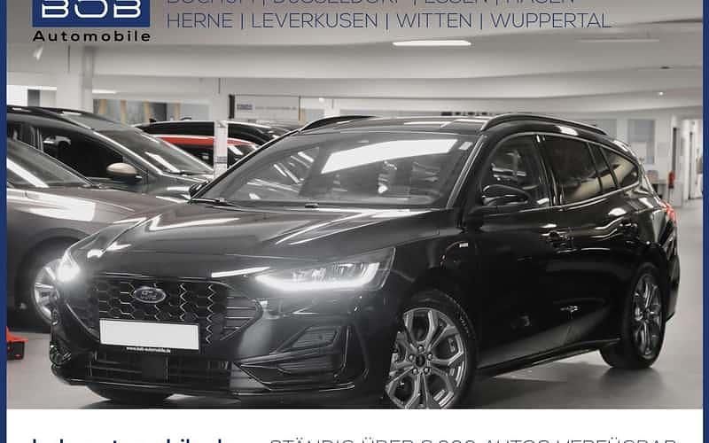 Schwarz Gebraucht 2024 Ford Focus ST-Line Limousine | 23.888 € (Superpreis) - Bild 1/4