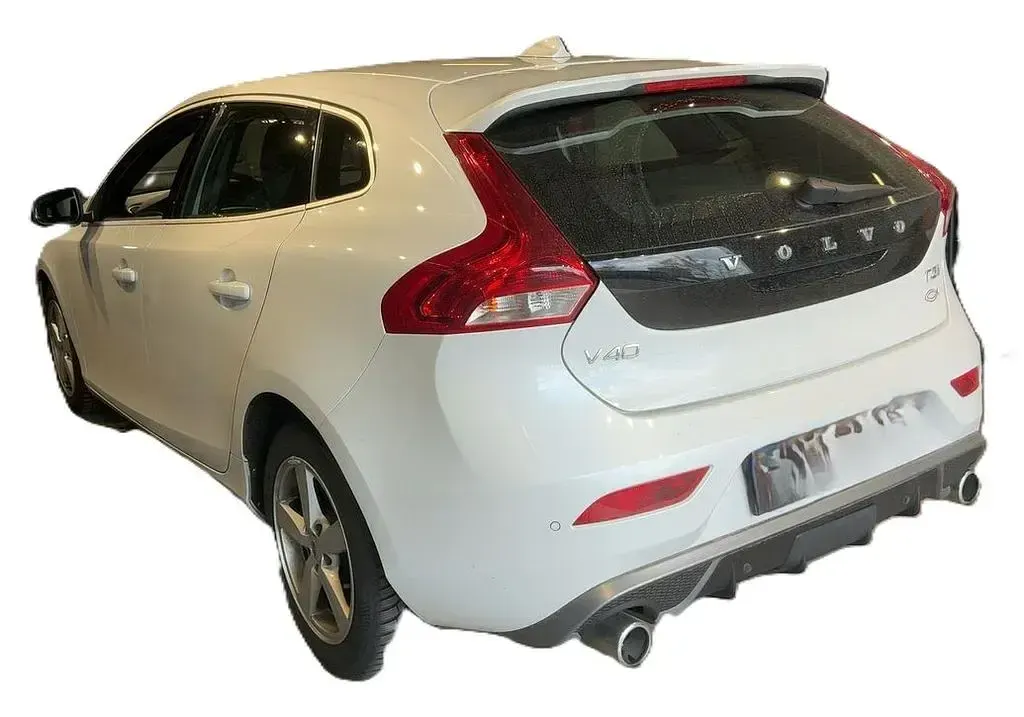 Gebraucht Volvo V40 R-Design 152 PS (111 kW) 2019 Weiß Limousine