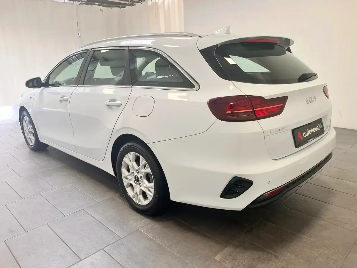 Gebraucht Kia Ceed Vision 136 PS (100 kW) 2023 Weiß Kleinwagen