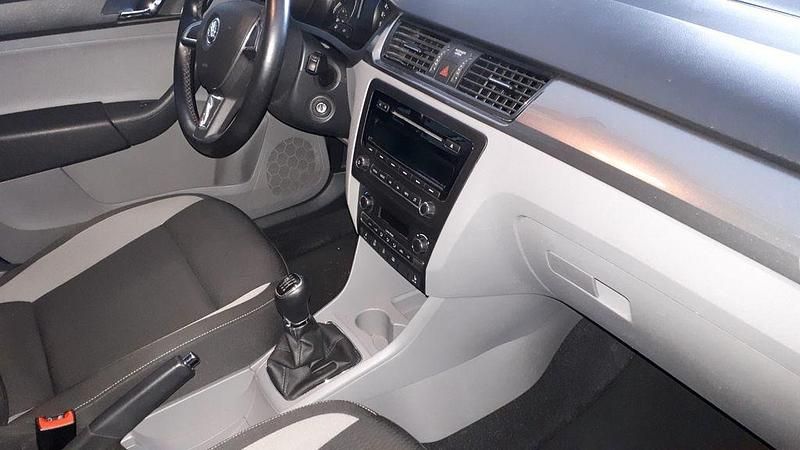 Gebraucht Skoda Rapid Ambition 105 PS (77 kW) 2014 Kleinwagen