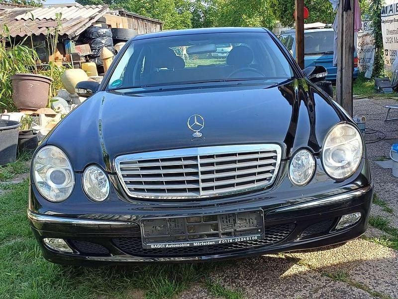 Schwarzmetallic Gebraucht 2002 Mercedes E240 Limousine | 5.400 € (Fairer Preis) - Bild 1/4