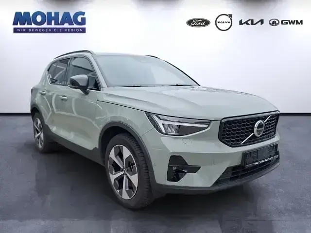 Gebraucht Volvo XC40 Plus 163 PS (119 kW) 2024 Gruen SUV
