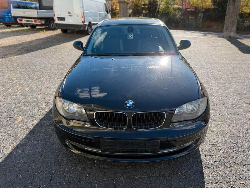 Schwarz Gebraucht 2010 BMW 118 Advantage Kleinwagen | 5.499 € (Fairer Preis) - Bild 1/4