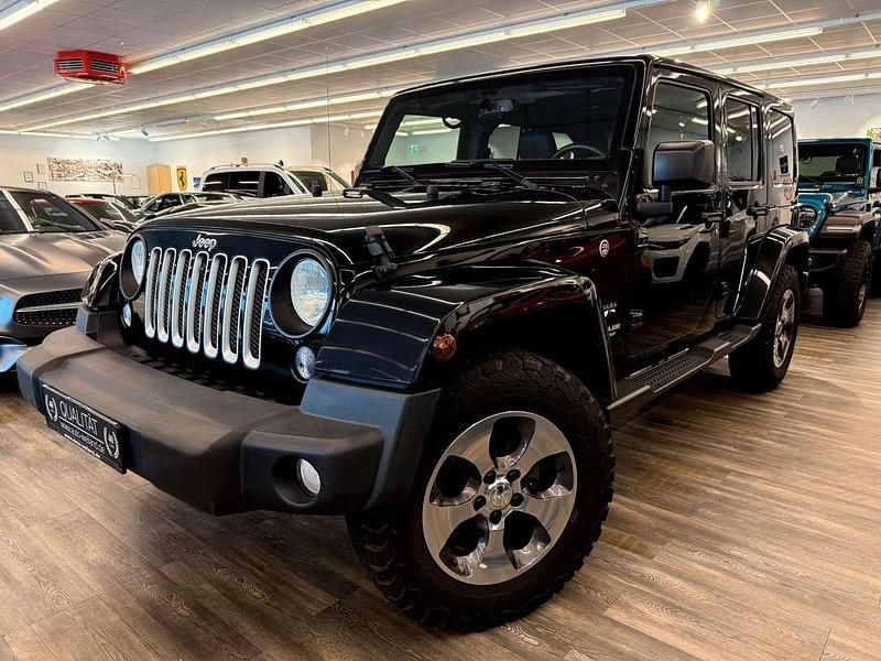Black clear coat Gebraucht 2017 Jeep Wrangler Sahara SUV | 37.900 € (Etwas zu teuer) - Bild 1/4