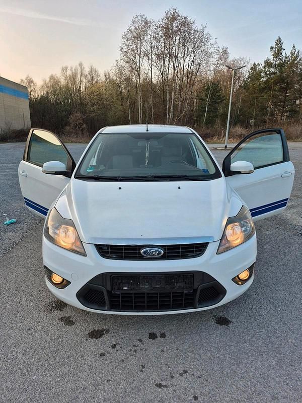 Gebraucht Ford Focus 116 PS (85 kW) 2010 Weiß Kleinwagen