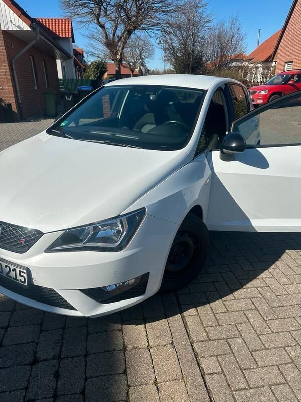 Weiß Gebraucht 2016 Seat Ibiza FR Kleinwagen | 7.999 € (Etwas zu teuer) - Bild 1/4