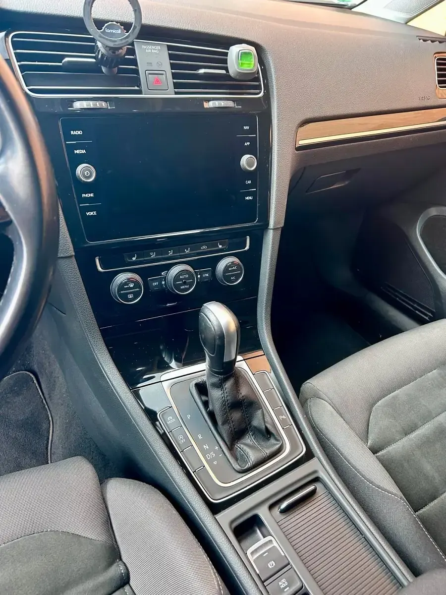 Gebraucht VW Golf VII Highline 150 PS (110 kW) 2019 Silber Kombi