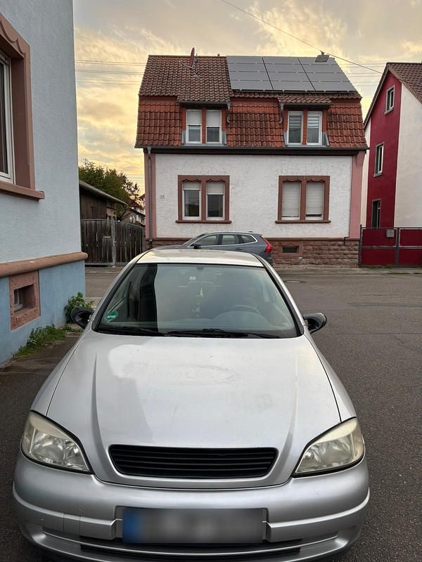 Gebraucht Opel Astra 101 PS (74 kW) 2003 Silber Coupé