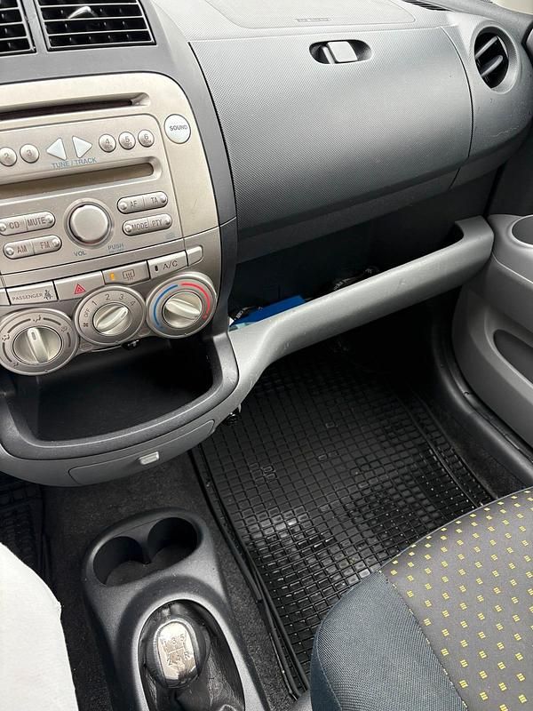 Gebraucht Daihatsu Sirion 91 PS (66 kW) 2009 Grau Kleinwagen