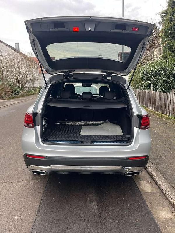 Gebraucht Mercedes GLC220 194 PS (142 kW) 2020 Silber SUV