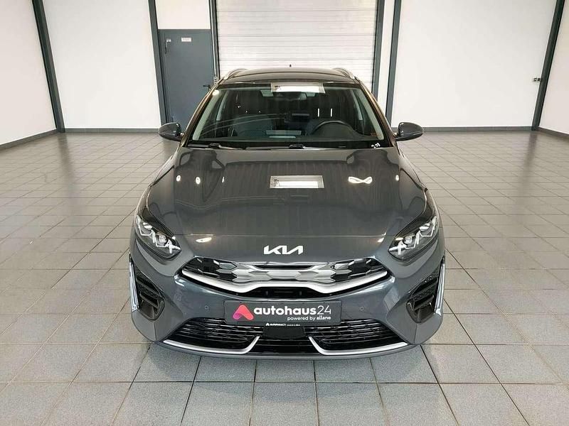 Gebraucht Kia Ceed Spirit 141 PS (103 kW) 2022 Grau Kleinwagen