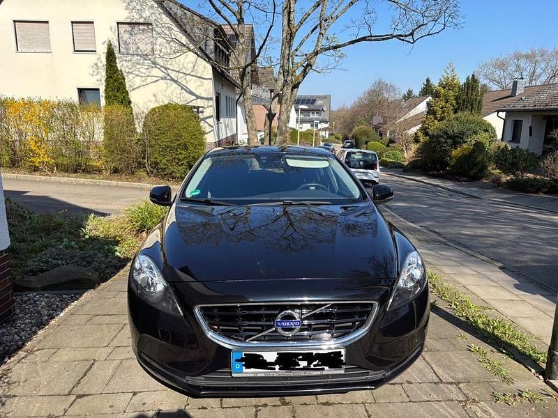 Gebraucht Volvo V40 120 PS (88 kW) 2015 Schwarz Limousine