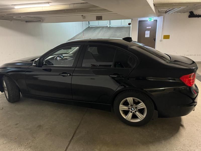 Używany BMW 320 184 KM (135 kW) 2014 Czarny Sedan/Limuzyna