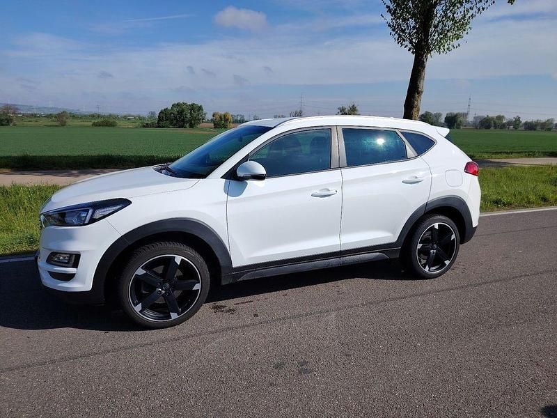 Weiß Gebraucht 2019 Hyundai Tucson SUV | 14.500 € (Guter Preis) - Bild 1/4