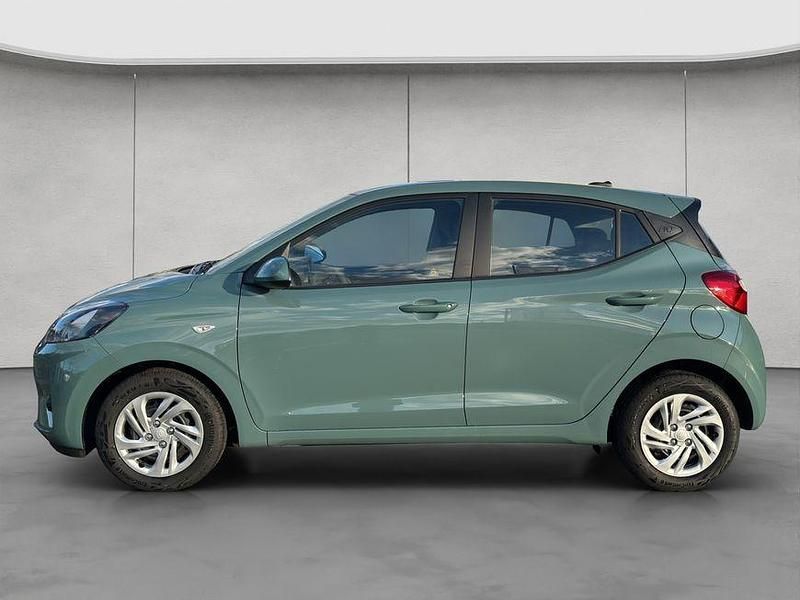 Neu Hyundai i10 Select 63 PS (46 kW) 2025 Mangrove green mineraleffekt Kleinwagen