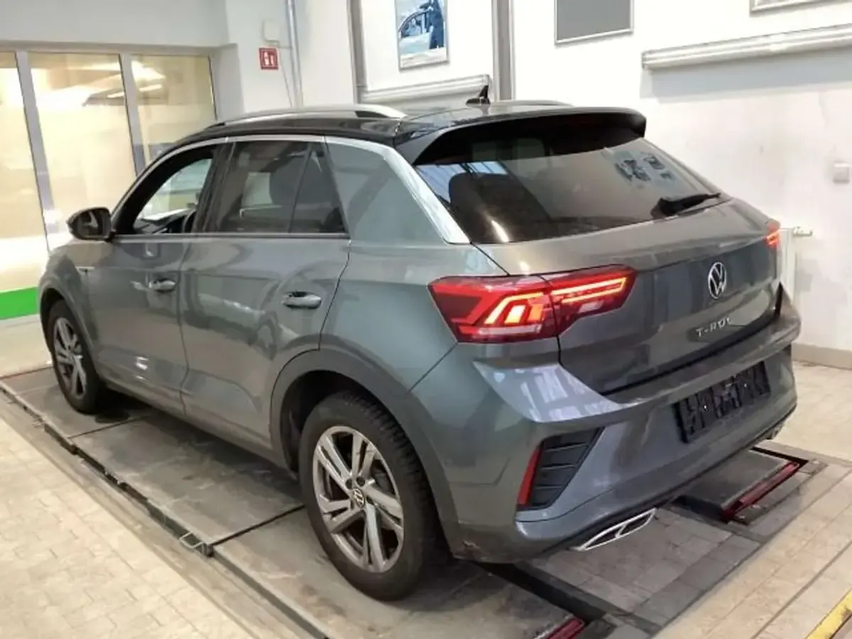 Second-hand VW T-Roc R-line 110 CP (80 kW) 2023 Gri SUV