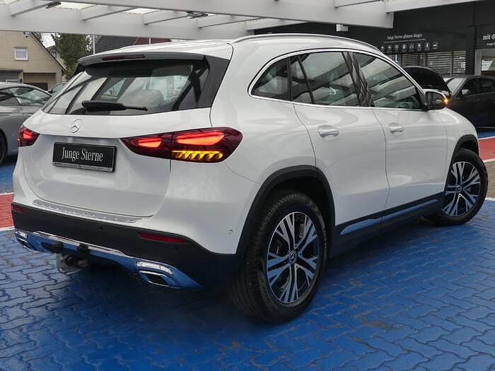 Gebraucht Mercedes GLA180 Progressive 136 PS (100 kW) 2024 Unilack polarweiß SUV