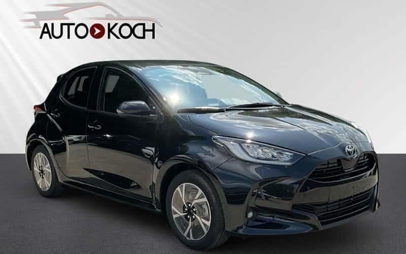 Schwarz Neu 2025 Toyota Yaris Hybrid Limousine | 23.390 € (Guter Preis) - Bild 1/4