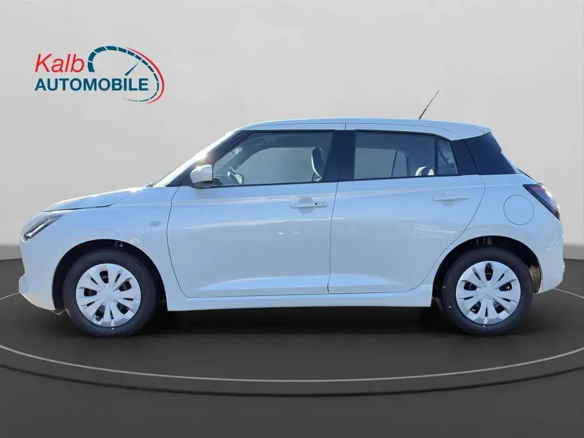 Neu Suzuki Swift Club 83 PS (61 kW) 2026 Pure white pearl metallic Kleinwagen