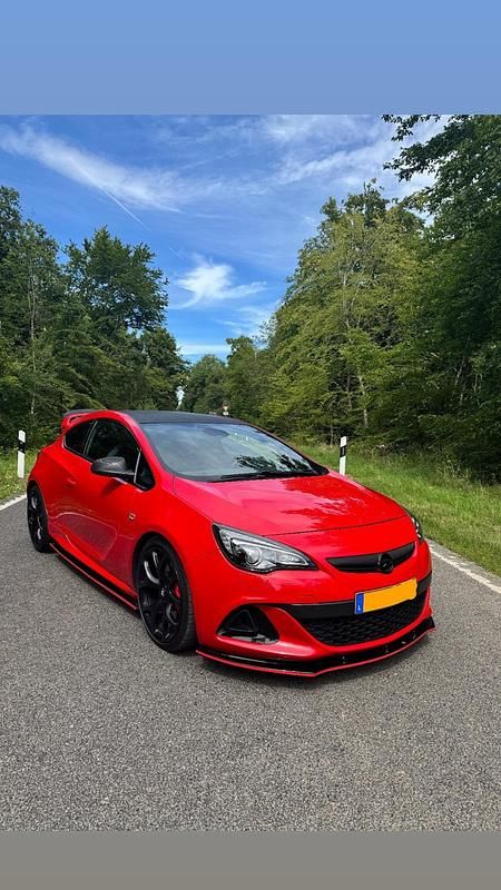 Rot Gebraucht 2017 Opel Astra GTC OPC Kleinwagen | 22.990 € - Bild 1/4