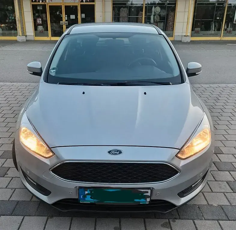 Gebraucht Ford Focus Business Edition 120 PS (88 kW) 2017 Silber Limousine