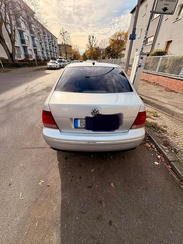 Second-hand VW Bora 115 CP (84 kW) 2002 Argintiu Berlinǎ