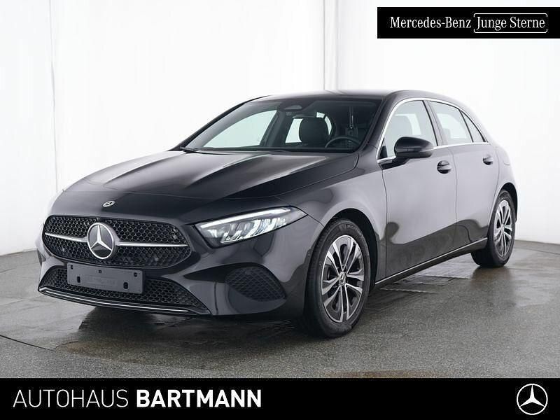 Lack kosmosschwarz Gebraucht 2024 Mercedes A180 Progressive Limousine | 26.700 € (Guter Preis) - Bild 1/4