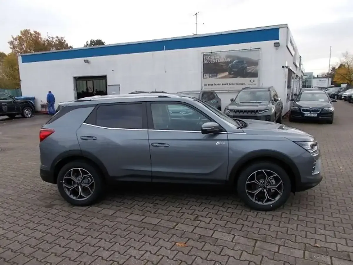 Neu SsangYong Korando Quartz 163 PS (119 kW) 2025 Grau SUV
