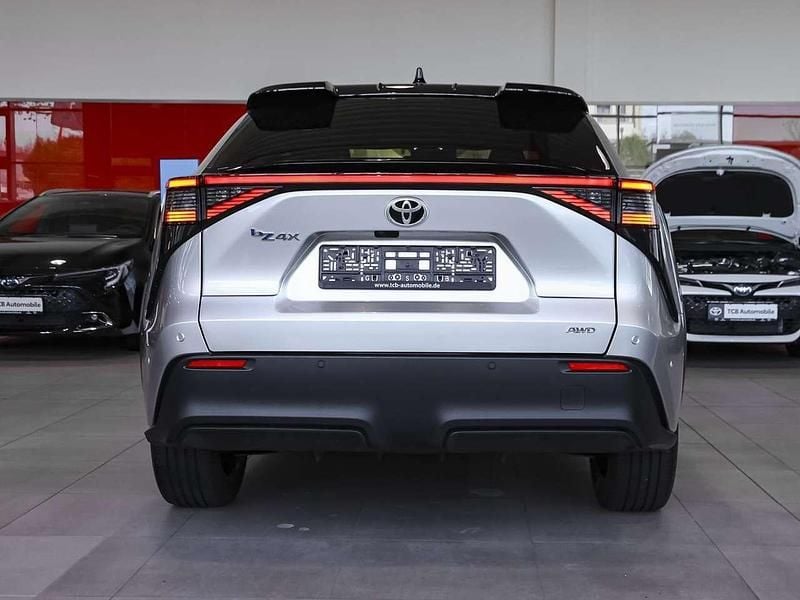 Gebraucht Toyota bZ4X Comfort 160 kW (218 PS) 2022 Cosmicsilber metall SUV