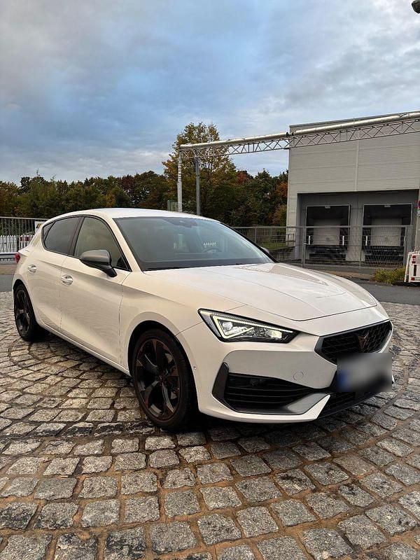 Weiß Gebraucht 2023 Cupra Leon Kombi | 22.999 € (Superpreis) - Bild 1/4