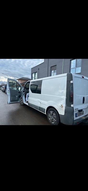 Second-hand Opel Vivaro 115 CP (84 kW) 2004 Alb Monovolum