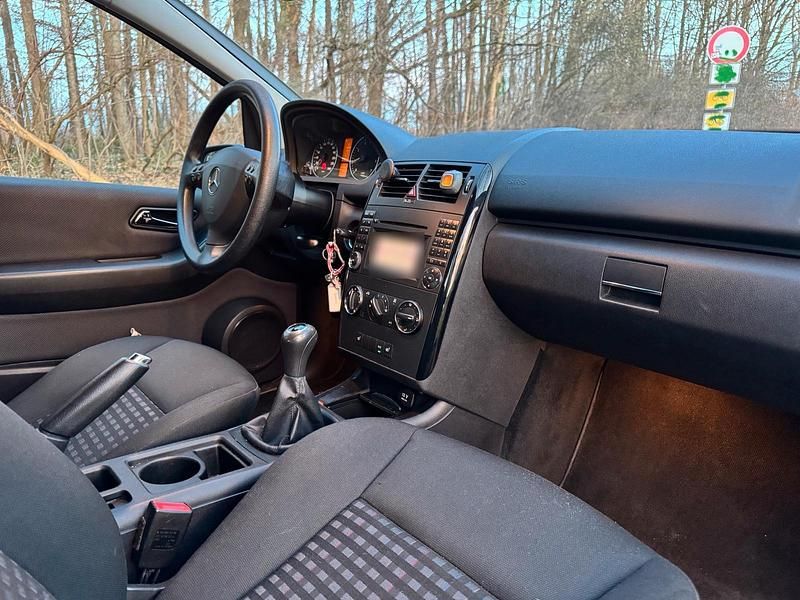 Gebraucht Mercedes A160 95 PS (69 kW) 2010 Grau Kleinwagen