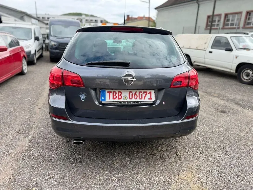 Gebraucht Opel Astra 160 PS (117 kW) 2011 Grau Kombi