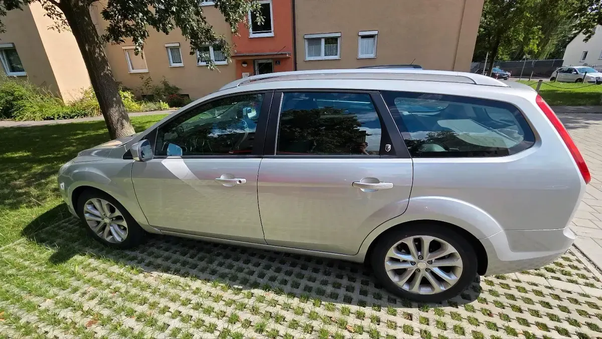 Gebraucht Ford Focus 109 PS (80 kW) 2009 Grau Kombi