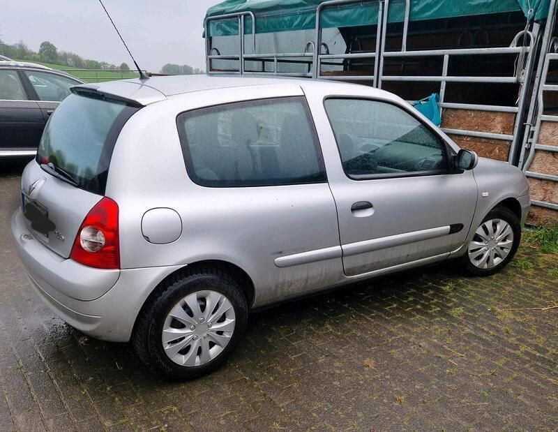 Silber Gebraucht 2005 Renault Clio II Kleinwagen | 2.750 € - Bild 1/4