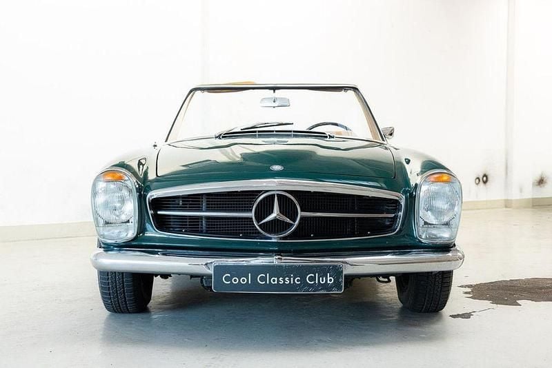 Gebraucht Mercedes 250 150 PS (110 kW) 1967 Grün Cabrio