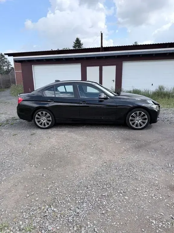 Gebraucht BMW 316 136 PS (100 kW) 2012 Schwarz Limousine