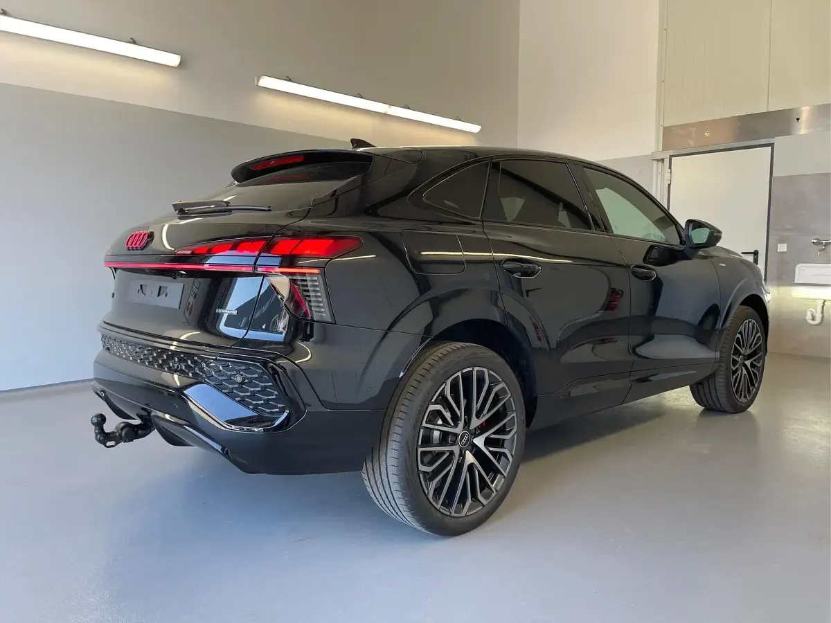 Neu Audi Q3 Sportback S-Line 265 PS (194 kW) 2025 [6y6y] daytonagrau perleffekt SUV