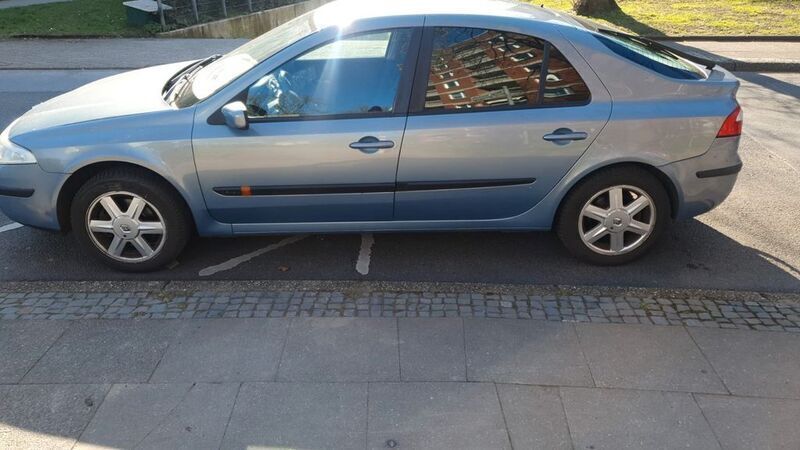 Blau Gebraucht 2004 Renault Laguna II Limousine | 1.350 € (Fairer Preis) - Bild 1/4