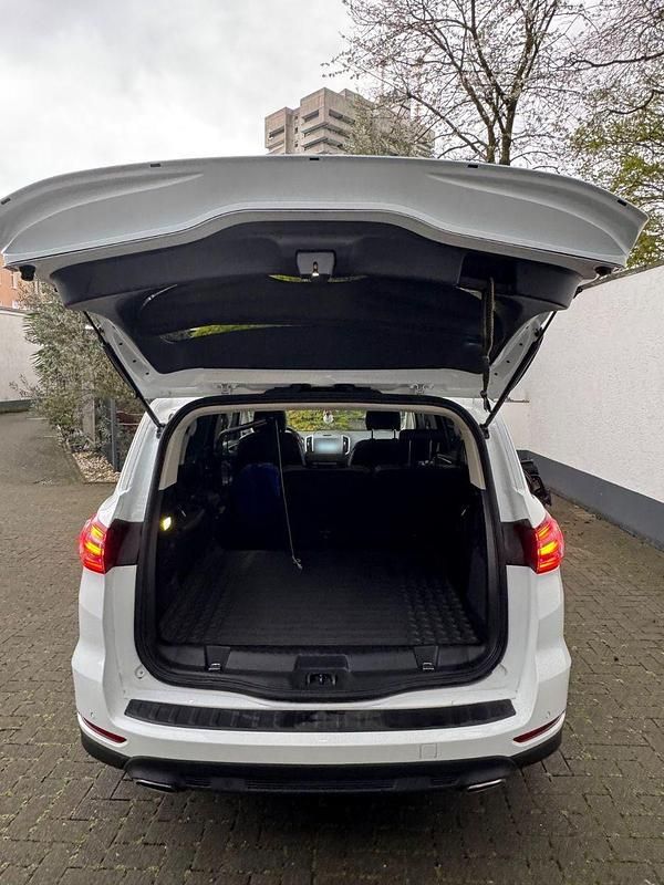 Gebraucht Ford S-MAX Titanium 179 PS (131 kW) 2016 Weiß Van / Kleinbus