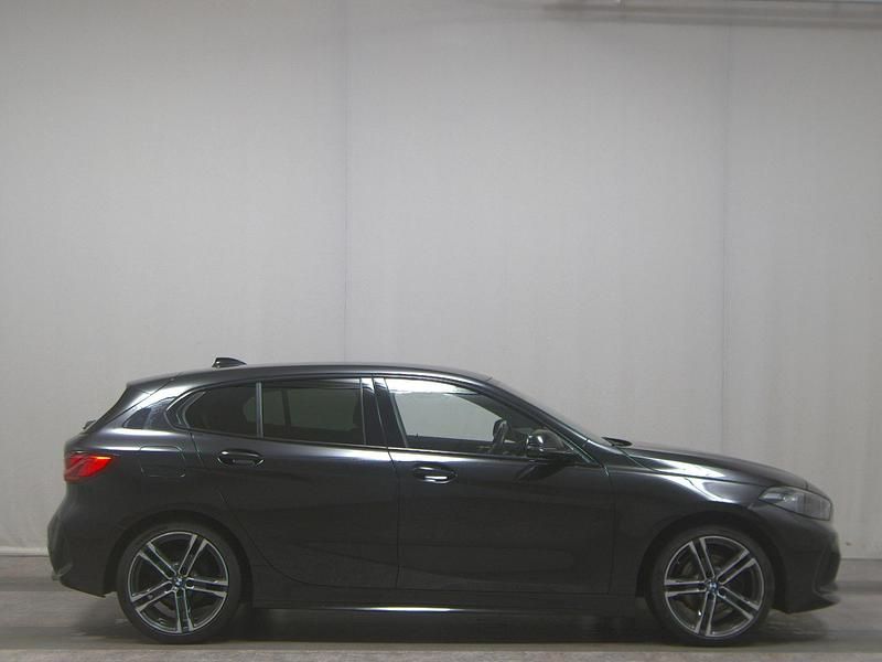 Schwarz Gebraucht 2022 BMW 118 M Sport Kleinwagen | 20.880 € (Fairer Preis) - Bild 1/4