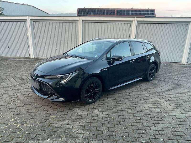 Schwarz Gebraucht 2021 Toyota Corolla Team Limousine | 22.500 € (Fairer Preis) - Bild 1/4