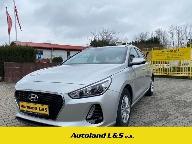 Silber Gebraucht 2018 Hyundai i30 Style Kombi | 11.990 € (Fairer Preis) - Bild 1/4