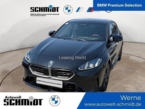 Schwarz ((schwarz) black saphire) Gebraucht 2024 BMW 135 Shadowline Kleinwagen | 45.490 € - Bild 1/4
