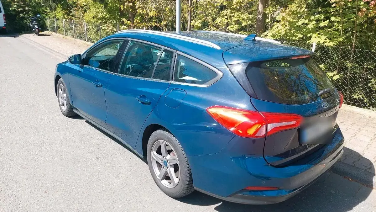 Gebraucht Ford Focus 120 PS (88 kW) 2019 Blau Kombi
