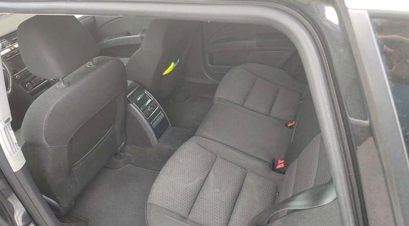 Gebraucht Skoda Superb 140 PS (102 kW) 2012 Schwarz Kombi