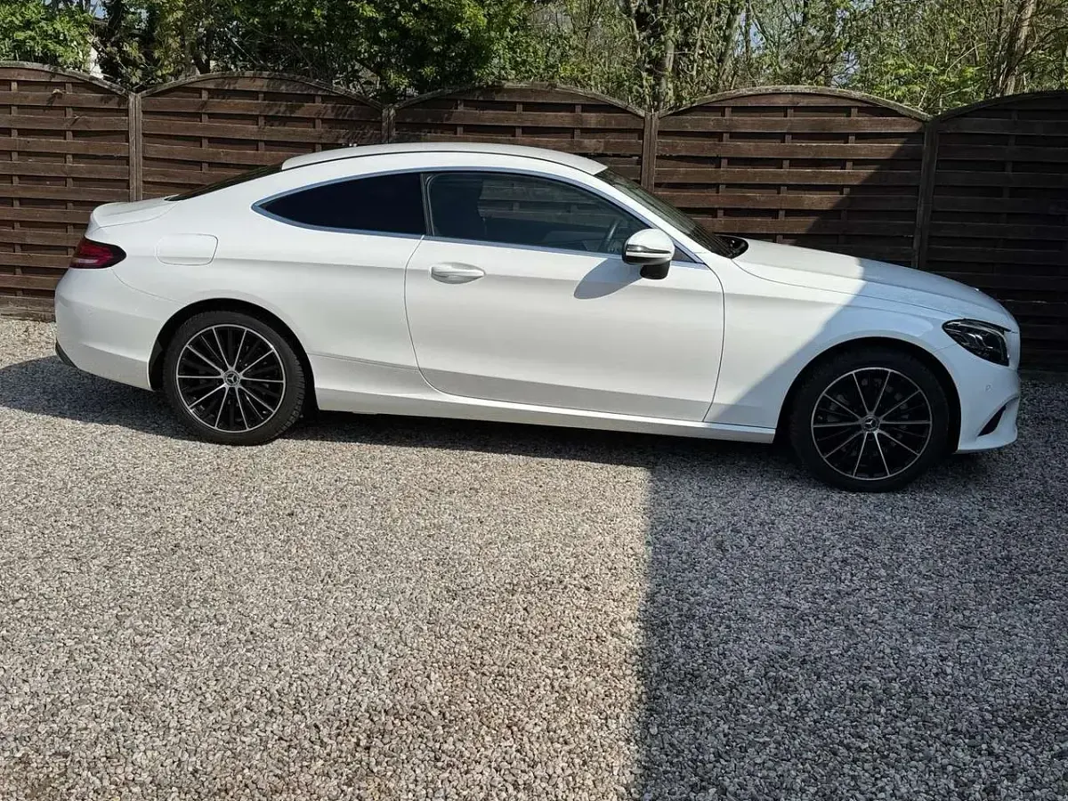 Gebraucht Mercedes C180 156 PS (114 kW) 2018 Weiß Coupé