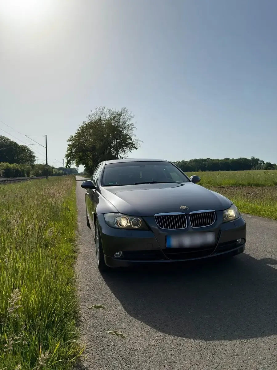 Gebraucht BMW 320 170 PS (125 kW) 2007 Grau Limousine